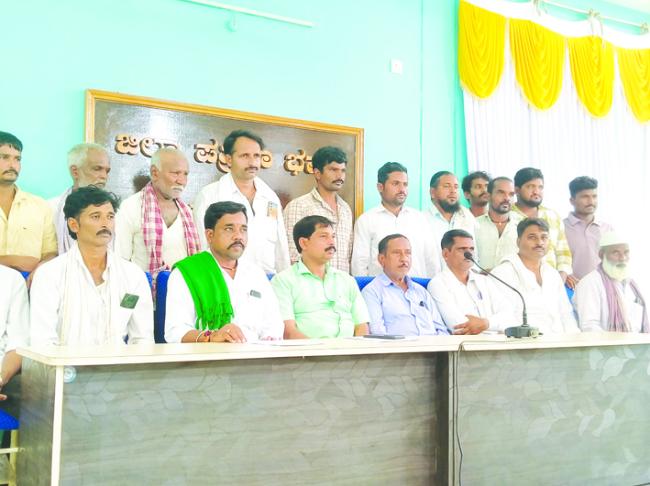 ಬಾಚಣಕಿ ಕಾಲುವೆ ಪಕ್ಕದ ಭೂಮಿ ಅತಿಕ್ರಮಣ ಯತ್ನ ಆರೋಪ: ಸೂಕ್ತ ಪರಿಹಾರಕ್ಕೆ ರೈತರ ಆಗ್ರಹ  