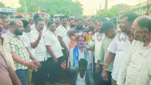 ಸಚಿವ ಸಂಪುಟದಲ್ಲಿ ಸ್ಥಾನ ಸಿಗದ ಹಿನ್ನೆಲೆ: ಚಿಕ್ಕಬಳ್ಳಾಪುರದಲ್ಲಿ ಶಾಸಕ ಎಸ್.ಎನ್. ಸುಬ್ಬಾರೆಡ್ಡಿ ಬೆಂಬಲಿಗರಿಂದ ಬಂದ್