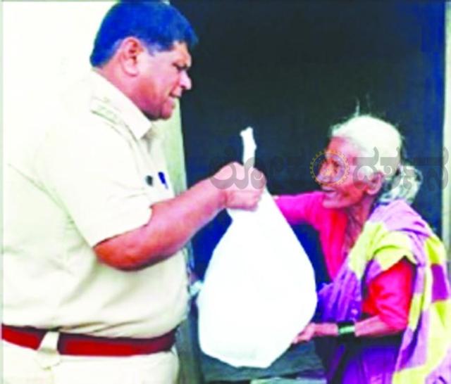 ಪಿಎಸ್‌ಐ ಜೆ.ಕೆ. ಅಬ್ಬಾಸ್ ಅವರ ಮಾನವೀಯ ಕಾರ್ಯಕ್ಕೆ ಸಾರ್ವಜನಿಕರ ಮೆಚ್ಚುಗೆ  