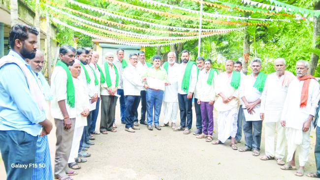 ಬೈಲಹೊಂಗಲ ತಾಲೂಕನ್ನು ಬರಪೀಡಿತ ಪ್ರದೇಶವೆಂದು ಘೋಷಿಸಲು ಆಗ್ರಹ  