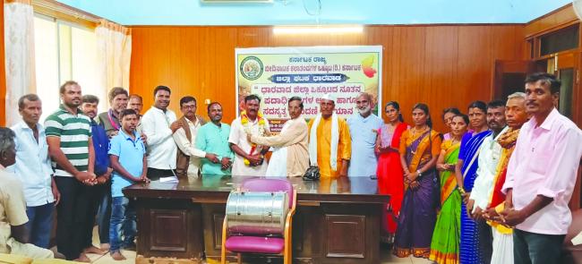 ಧಾರವಾಡ ಜಿಲ್ಲಾ ಬೀದಿ ನಾಟಕ ಒಕ್ಕೂಟದ ಅಧ್ಯಕ್ಷರಾಗಿ ಮಹಾಂತೇಶ ಡೊಳ್ಳಿನ್ ಆಯ್ಕೆ