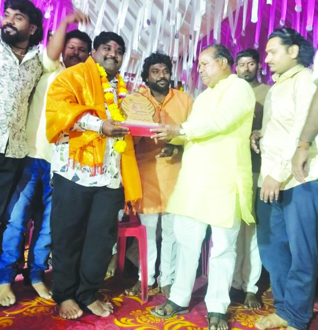 ದುರ್ಗಾದೇವಿ ಜಾತ್ರೆ: ಸಂಭ್ರಮದ ಮೆರವಣಿಗೆ, ಕಲಾತಂಡಗಳಿಗೆ ಸನ್ಮಾನ  