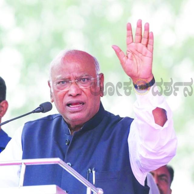 ವಿದ್ಯಾರ್ಥಿಗಳಲ್ಲಿ ಕ್ಷಮೆಯಾಚಿಸಬೇಕು ಎಂದು ಖರ್ಗೆ ಆಗ್ರಹ; ಪೊಲೀಸ್ ಕ್ರಮದ ಕುರಿತು ಸಂಸತ್ತಿನಲ್ಲಿ ಅಮಿತ್ ಶಾ ಹೇಳಿಕೆ ನೀಡುವಂತೆ ಒತ್ತಾಯ