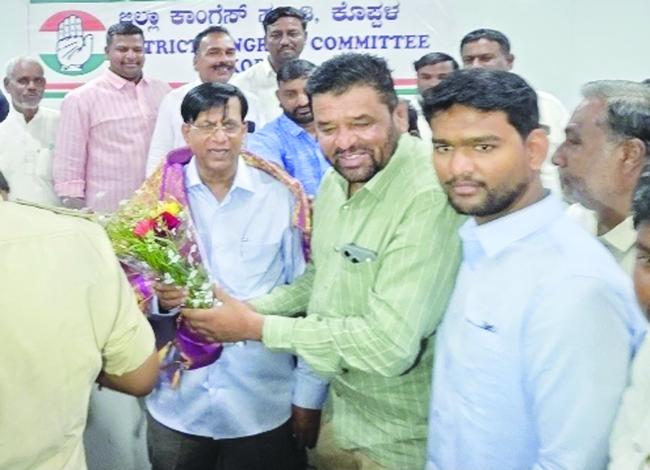 ಸಚಿವ ಬಸವರಾಜ ರಾಯರೆಡ್ಡಿಗೆ ಅಮ್ಜದ್ ಪಟೇಲ್ ಅಭಿಮಾನಿ ಬಳಗದಿಂದ ಸನ್ಮಾನ  