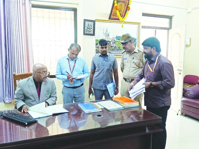 ಉಪ ಲೋಕಾಯುಕ್ತರಿಂದ ಆರ್ಟಿಒ ಕಚೇರಿ ಪರೀಶೀಲನೆ  