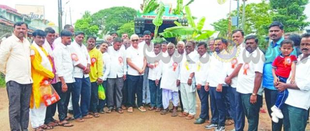 ಹಡಪದ ಅಪ್ಪಣ್ಣ ಜಯಂತಿ: ಅದ್ಧೂರಿ ಭಾವಚಿತ್ರ ಮೆರವಣಿಗೆ   