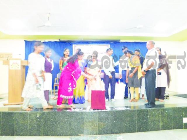  ವಿದ್ಯಾರ್ಥಿ ಜೀವನ ಮತ್ತೆ ದೊರೆಯದು; ಶ್ರದ್ಧೆಯಿಂದ ಕಲಿಯಿರಿ: ರಜನಿ ಪಾಟೀಲ   
