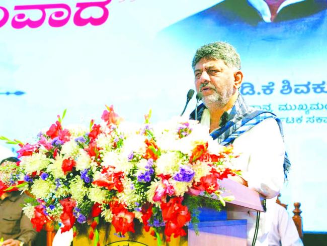 ಸರ್ಕಾರಿ ನೌಕರರೊಂದಿಗೆ ವಿಡಿಯೋ ಸಂವಾದ ನಡೆಸಿದ ಮುಖ್ಯಮಂತ್ರಿ; ಬರ ಪರಿಸ್ಥಿತಿ, ಎಸ್‌ಐಆರ್ ಪ್ರಗತಿ ಪರೀಶೀಲನೆ  