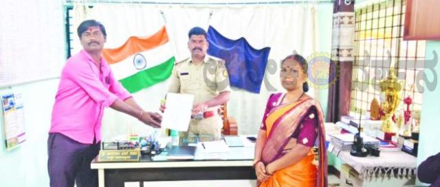 ಪ್ಲಾಸ್ಟಿಕ್ ರಾಷ್ಟ್ರಧ್ವಜ ಬಳಕೆ, ಮಾರಾಟಕ್ಕೆ ಕಡಿವಾಣ ಅಗತ್ಯ  