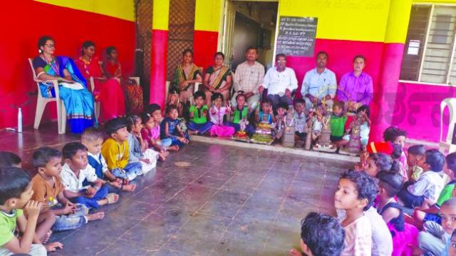     ಜಮಖಂಡಿ: ಗುಳ್ಳವ್ವ ಹಬ್ಬ ಆಚರಿಸಿದ ಶಾಲಾ ಮಕ್ಕಳು  