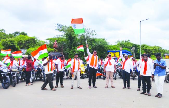 ಸವದತ್ತಿಯಲ್ಲಿ ಹರ್ ಘರ್ ತಿರಂಗಾ ಬೈಕ್ ರಾಲಿ 