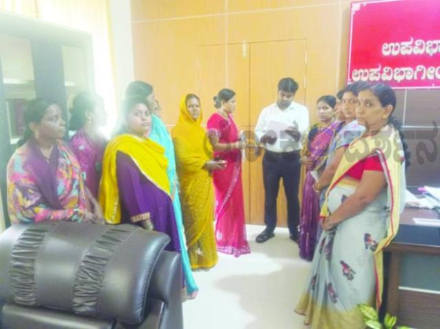 ಕನಿಷ್ಠ ವೇತನ ಪರಿಷ್ಕರಣೆ ಜಾರಿಗೆ ಒತ್ತಾಯ  