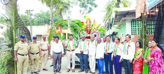 ಭಾರತ ಮಾತಾ ಉತ್ಸವದ ಅಂಗವಾಗಿ ಭವ್ಯ ಮೆರವಣಿಗೆ  