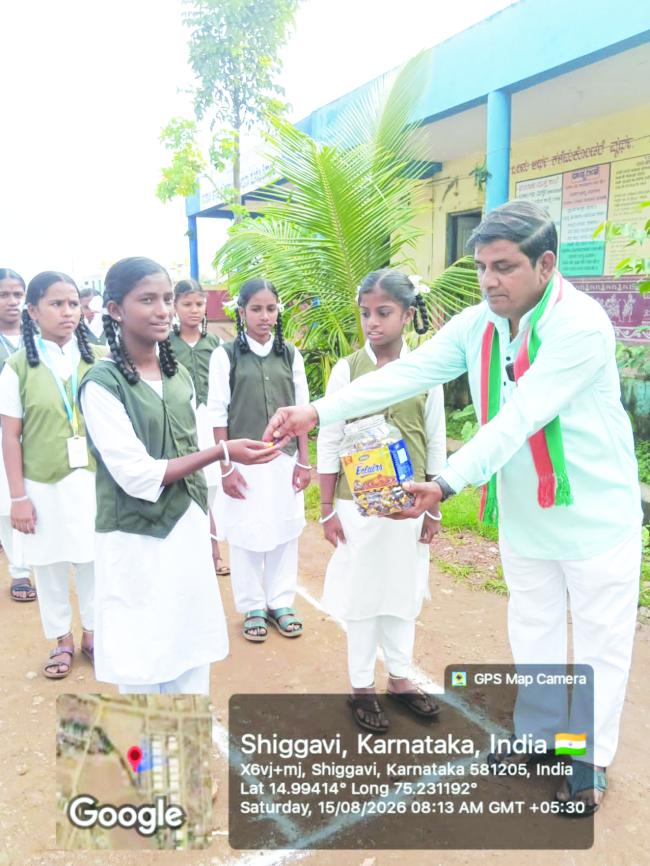ಕಾಂಗ್ರೇಸ್ ಮುಖಂಡ ಮುಕ್ತಿಯಾರಿಂದ  ದ್ವಜಾರೋಹಣೆ    