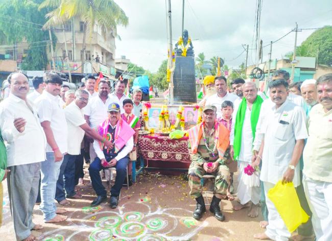 ನೇತಾಜಿ ಗೆಳೆಯರ ಬಳಗದಿಂದ 80ನೇ ಸ್ವಾತಂತ್ರ್ಯೋತ್ಸವ ಆಚರಣೆ  