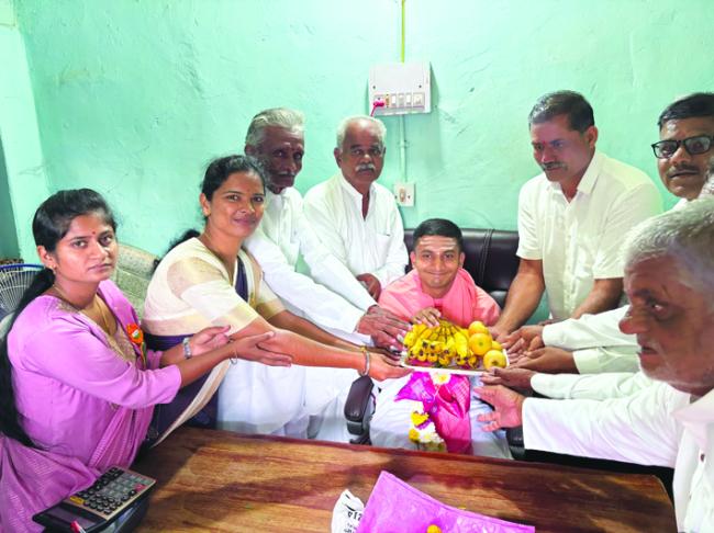 ಸಿದ್ದಲಿಂಗ ಶ್ರೀಗಳಿಗೆ ಸಹಕಾರಿ ಸಂಘದಿಂದ ಗೌರವ ಸಮರೆ​‍್ಣ  