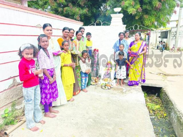 ಮಹಿಳೆಯರಿಂದಲೇ ನಾಗರಪಂಚಮಿ ಆಚರಣೆ 