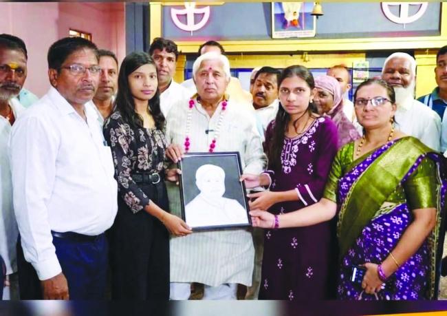 ಎಚ್‌. ಕೆ. ಪಾಟೀಲರಿಗೆ 73ನೇ ಜನ್ಮದಿನದ ಶುಭಾಶಯ: ವಿದ್ಯಾರ್ಥಿನಿಯಿಂದ ವಿಶಿಷ್ಟ ಭಾವಚಿತ್ರ ಕಲಾಕೃತಿ ಅರೆ​‍್ಣ  