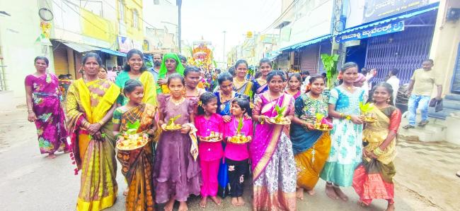 ಮಾರೇಮ್ಮ ಹಾಗೂ ಹುಲಿಗೆಮ್ಮ ದೇವಿಯ ಗಂಗಾಸ್ಥಳ ಮೆರವಣಿಗೆ  