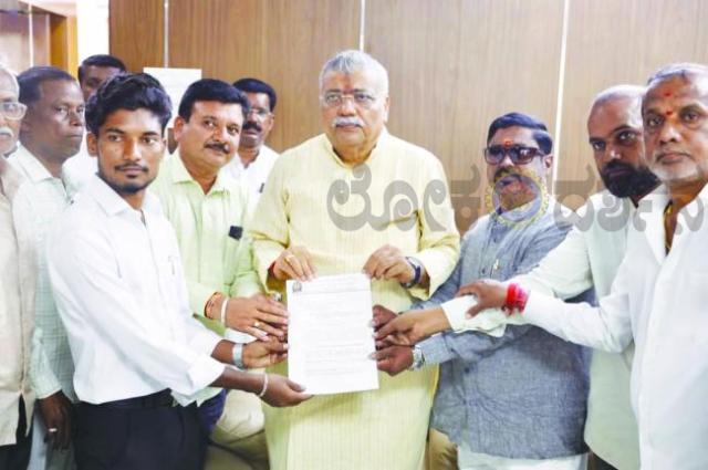 ಮೀಸಲಾತಿಗಾಗಿ ವಿಜಯಪುರ ಜಿಲ್ಲೆಯನ್ನು ಸೇರೆ​‍್ಡಗೊಳಿಸಲು ಹೋರಾಟ ಸಮಿತಿ ಮನವಿ  