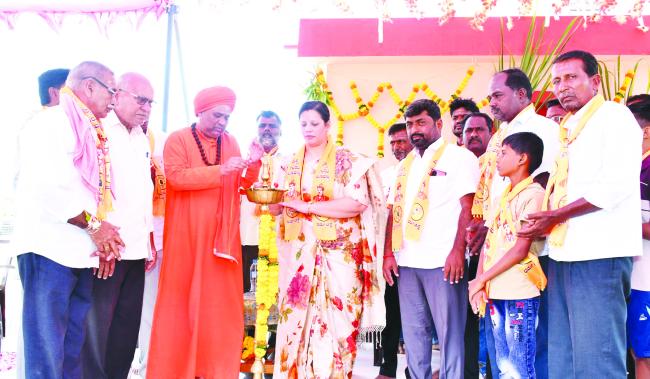 ದೇವಾಲಯಗಳು ಸಂಸ್ಕಾರ, ಸಂಸ್ಕೃತಿ, ಮಾನವೀಯತೆ ಬೆಳೆಸುವ ಕೇಂದ್ರಗಳಾಗಬೇಕು: ಮುರುಘೇಂದ್ರ ಸ್ವಾಮೀಜಿ  