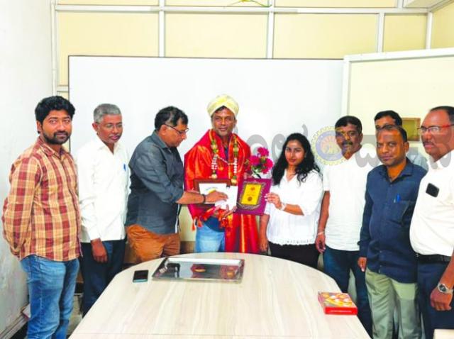 ಹಿರಿಯ ಪತ್ರಕರ್ತ ನೌಶಾದ್ ಬಿಜಾಪುರೆ ಅವರಿಗೆ ‘ಲೋಕದರ್ಶನ’ ಪ್ರಶಸ್ತಿ