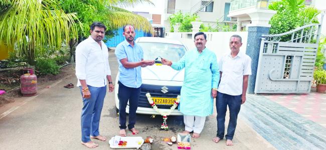 ಸ್ವಾವಲಂಬನೆ ಸಾರಥಿ ಯೋಜನೆಯಡಿ ಕಾರು ಹಸ್ತಾಂತರ  