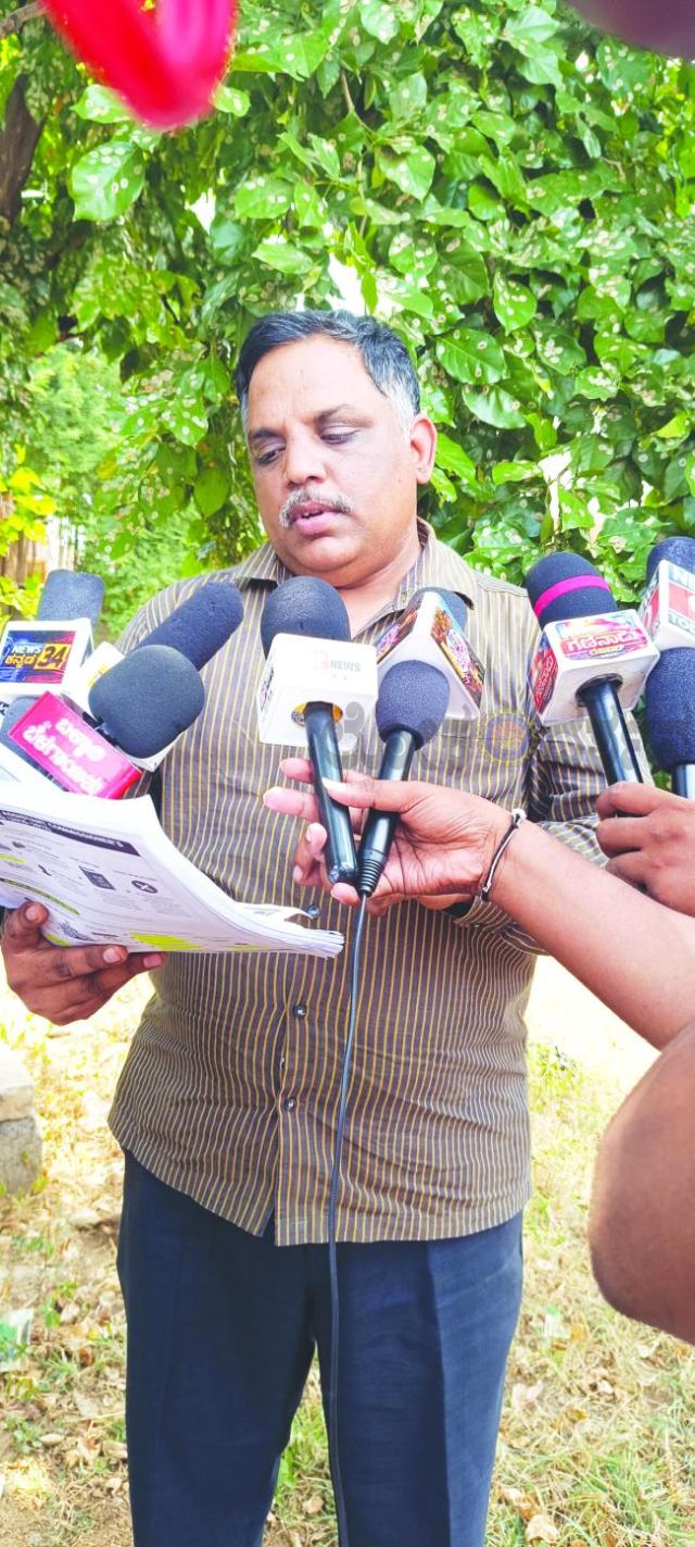 ಹಳೆಕೋಟೆ ಜಮೀನು ನಮ್ಮ ಕುಟುಂಬಕ್ಕೆ ಸೇರಿದ್ದು ಅದರ ಎಲ್ಲಾ ದಾಖಲೆಗಳು ನಮ್ಮ ಬಳಿ ಇವೆ : ಹನುಮರೆಡ್ಡಿ ಸ್ಪಷ್ಟನೆ   