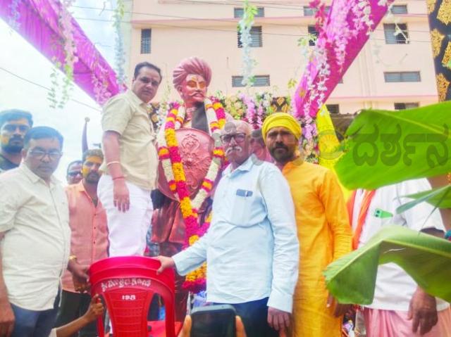 ವಡಗೋಳದಲ್ಲಿ ಸಂಗೊಳ್ಳಿ ರಾಯಣ್ಣ ಪುತ್ಥಳಿ ಅನಾವರಣ  