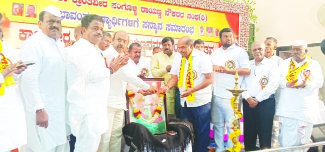 ಸಿಂದಗಿ: ಸಂಗೊಳ್ಳಿ ರಾಯಣ್ಣ ಜಯಂತಿ ಹಾಗೂ ಪ್ರತಿಭಾ ಪುರಸ್ಕಾರ ಕಾರ್ಯಕ್ರಮ 