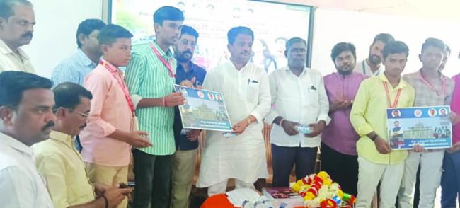 ವಿದ್ಯಾರ್ಥಿಗಳಿಗೆ ಉಚಿತ ಬಸ್ ಪಾಸ್ ವಿತರಿಸಿ ಶಾಸಕ ಅಶೋಕ ಮನಗೂಳಿ 