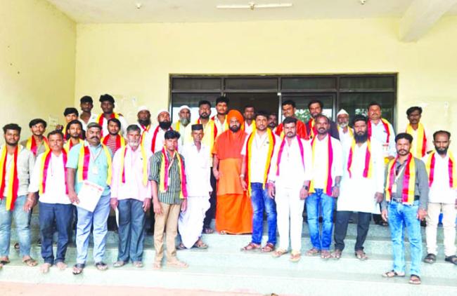 ಕನ್ನಡ ನಾಡು-ನುಡಿ ಸಂರಕ್ಷಣೆಗೆ ಶ್ರಮಿಸಿ: ಶಿವಯೋಗಿಶ್ವರ ಸ್ವಾಮೀಜಿ  