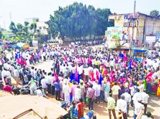 ಭದ್ರಾ ಕಾಲುವೆ ನೀರು ಬಿಡುಗಡೆಗೆ ಆಗ್ರಹಿಸಿ ದಾವಣಗೆರೆ ಬಂದ್