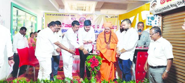 ಇಂಡಿಯಲ್ಲಿ ಕ್ಷತ್ರಿಯ ಸೌಹಾರ್ದ ಸಹಕಾರಿ ಸಂಘದ ಬ್ಯಾಂಕ್ ಉದ್ಘಾಟನೆ 
