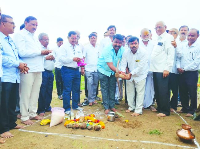 ಅಂಗನವಾಡಿ ನೂತನ ಕಟ್ಟಡಕ್ಕೆ ಚಿದಾನಂದ ಸವದಿ ಭೂಮಿಪೂಜೆ 