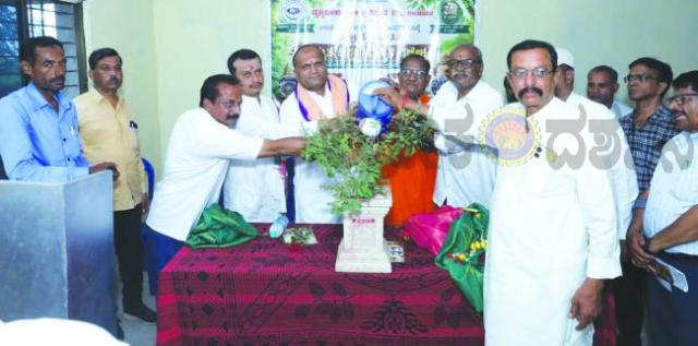 ಪರಿಸರ ಸ್ನೇಹಿ ಗಣೇಶ ಮೂರ್ತಿಗೆ ಆದ್ಯತೆ ನೀಡಿ: ಉತ್ನಾಳಶ್ರೀ 