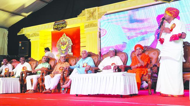 ಗದಗ-ಬೆಟಗೇರಿ ಗ್ರಾಮ ದೇವತೆಗಳ ಜಾತ್ರೆ: ಕಳಿಯುಗ ವಿನಾಶದ ಅಂಚಿನಲ್ಲಿದೆ ಎಂದ ಸಿದ್ದಲಿಂಗ ಸ್ವಾಮೀಜಿ  
