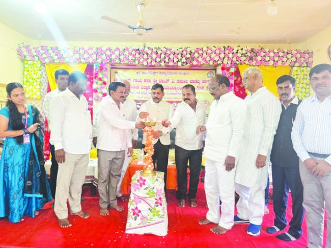 ವಿದ್ಯಾರ್ಥಿಗಳು ಕಠಿಣ ಪರಿಶ್ರಮ ಪಡಬೇಕು: ಗುರುಸ್ವಾಮಿ  