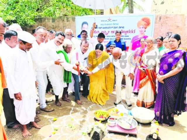 ಪಕ್ಷ, ಭಾಷೆ ನೋಡದೆ ಎಲ್ಲರ ಅಭಿವೃದ್ಧಿಗೆ ಕೆಲಸ: ಲಕ್ಷ್ಮೀ ಹೆಬ್ಬಾಳಕರ  