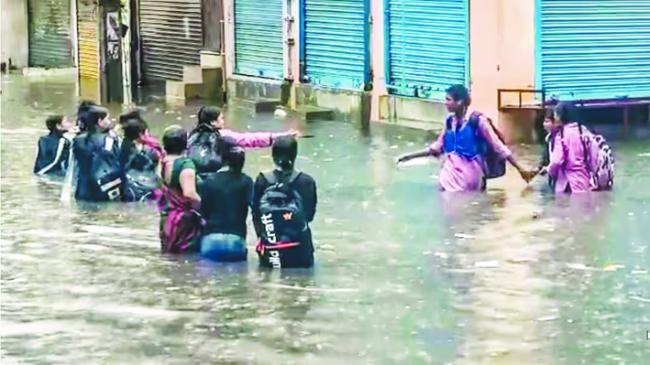 ದೆಹಲಿಯ ಜಲಾವೃತ ಪರಿಸ್ಥಿತಿಯನ್ನು ‘ವಿಪತ್ತು’ ಎಂದು ಪರಿಗಣಿಸಿ: ಅಧಿಕಾರಿಗಳಿಗೆ ಸಂದು ಸೂಚನೆ; ಸಮಗ್ರ ಸರ್ಕಾರಿ ಕ್ರಮಕ್ಕೆ ಕರೆ