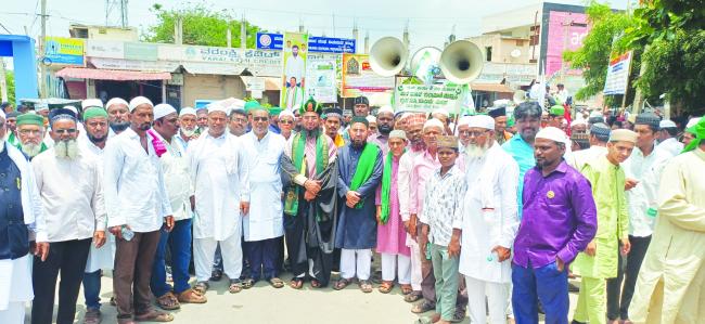ಕಂಪ್ಲಿಯಲ್ಲಿ ಸಂಭ್ರಮದಿಂದ ಈದ್ ಮಿಲಾದ್ ಆಚರಣೆ  