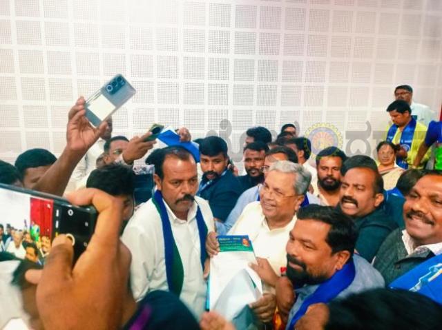 ಸ್ಲಂ ನಿವಾಸಿಗಳಿಗೆ ಭೂಮಿಹಕ್ಕು ಖಾತರಿ ನೀಡಲು ಸರ್ಕಾರಕ್ಕೆ ಮನವಿ  