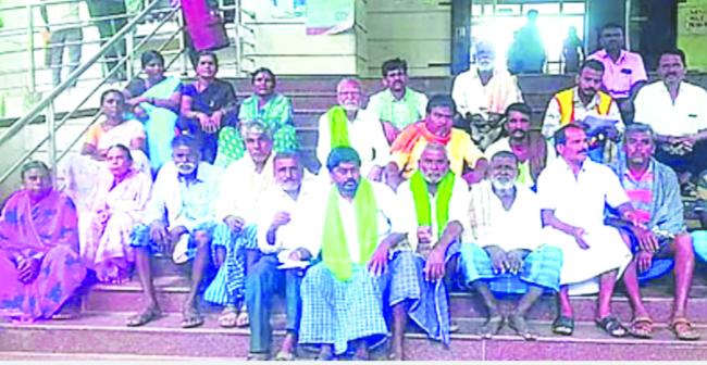 ನಿವೇಶನ ಹಕ್ಕುಪತ್ರಕ್ಕಾಗಿ ಧರಣಿ: ಫಲಾನುಭವಿಗಳ ಆಗ್ರಹ  