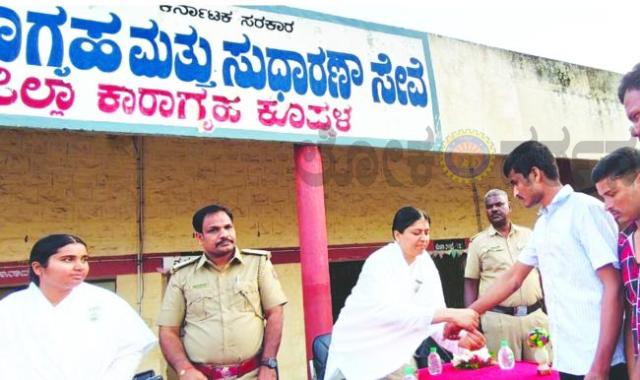 ರಕ್ಷಾ ಬಂಧನ, ಪರಸ್ಪರ ಸ್ನೇಹ ಮತ್ತು ಸಹೋದರತ್ವದ ಪವಿತ್ರ ಭಾವನೆ ಮೂಡಿಸುತ್ತದೆ : ಯೋಗಿನಿ ಅಕ್ಕ 