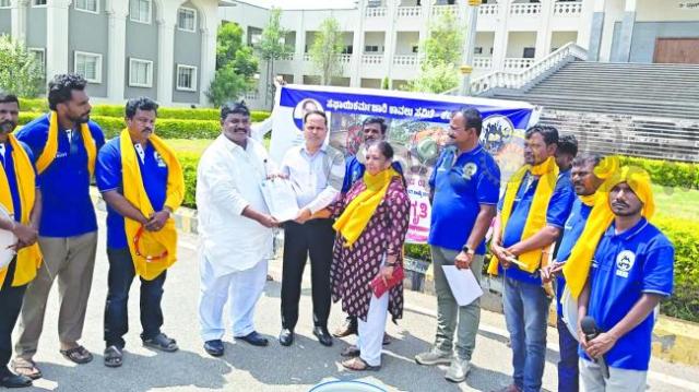 ಮ್ಯಾನುಯಲ್ ಸ್ಕ್ಯಾವೆಂಜಿಂಗ್ ಪದ್ಧತಿ ನಿರ್ಮೂಲನೆಗೆ ಒತ್ತಾಯ  