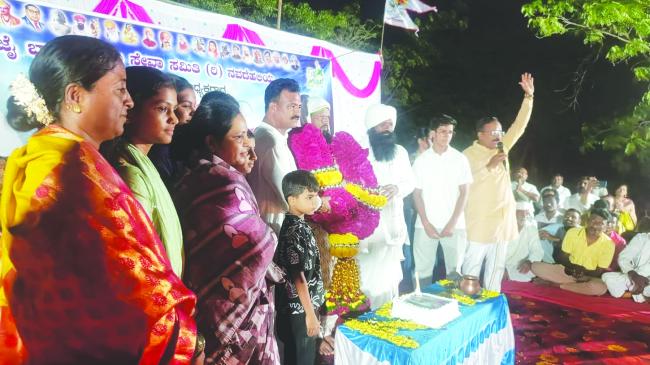 ಗೋಶಾಲೆಯಲ್ಲಿ ರಕ್ಷಾ ಬಂಧನ ಆಚರಣೆ  