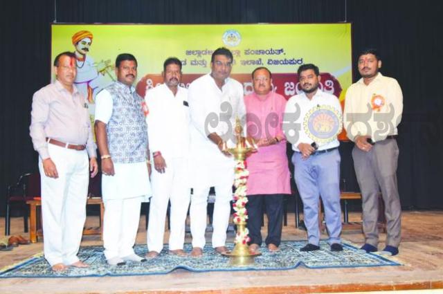 ನುಲಿಯ ಚಂದಯ್ಯ ಅವರ ಜಯಂತಿ ಜಿಲ್ಲಾಡಳಿತದಿಂದ ಅರ್ಥಪೂರ್ಣ ಆಚರಣೆ 