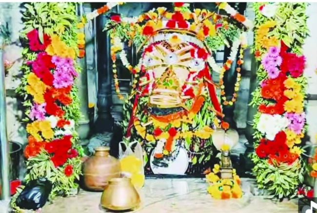 ಶ್ರಾವಣದಲ್ಲಿ ಖಿಲೇಗಾಂವ ಬಸವೇಶ್ವರ ದೇಗುಲಕ್ಕೆ ಭಕ್ತರ ದಂಡು  