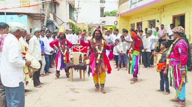 ಯರಗಟ್ಟಿ ವೀರಭದ್ರೇಶ್ವರ ಜಾತ್ರೆಯಲ್ಲಿ ಭಕ್ತರ ಸಂಭ್ರಮ  