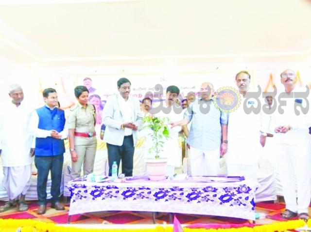 ಜನರ ಸೇವೆಯೇ ಸರ್ಕಾರದ ಪ್ರಮುಖ ಜವಾಬ್ದಾರಿ: ರುದ್ರ​‍್ಪ ಲಮಾಣಿ  